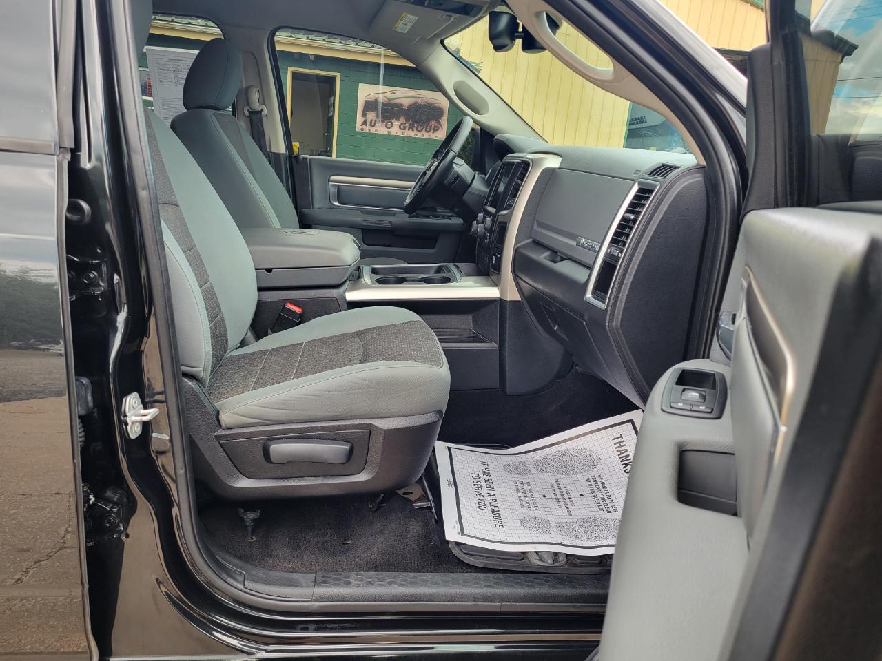 RAM 1500 Big Horn Crew Cab 4WD 2017