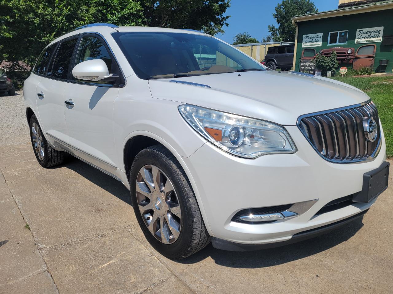 Buick Enclave FWD 4dr Leather 2017