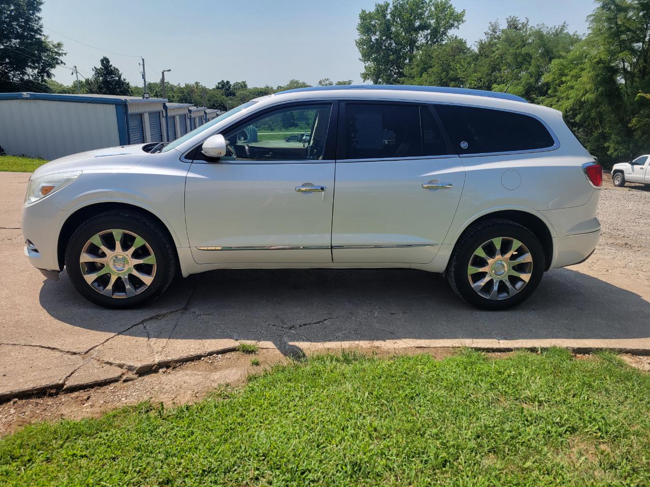 Buick Enclave FWD 4dr Leather 2017