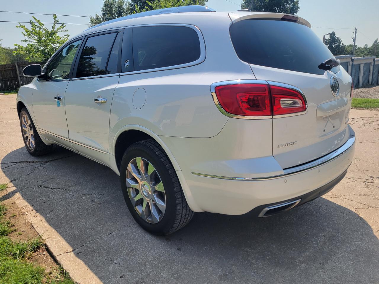 Buick Enclave FWD 4dr Leather 2017