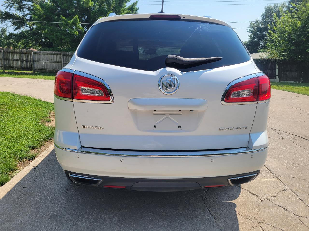 Buick Enclave FWD 4dr Leather 2017