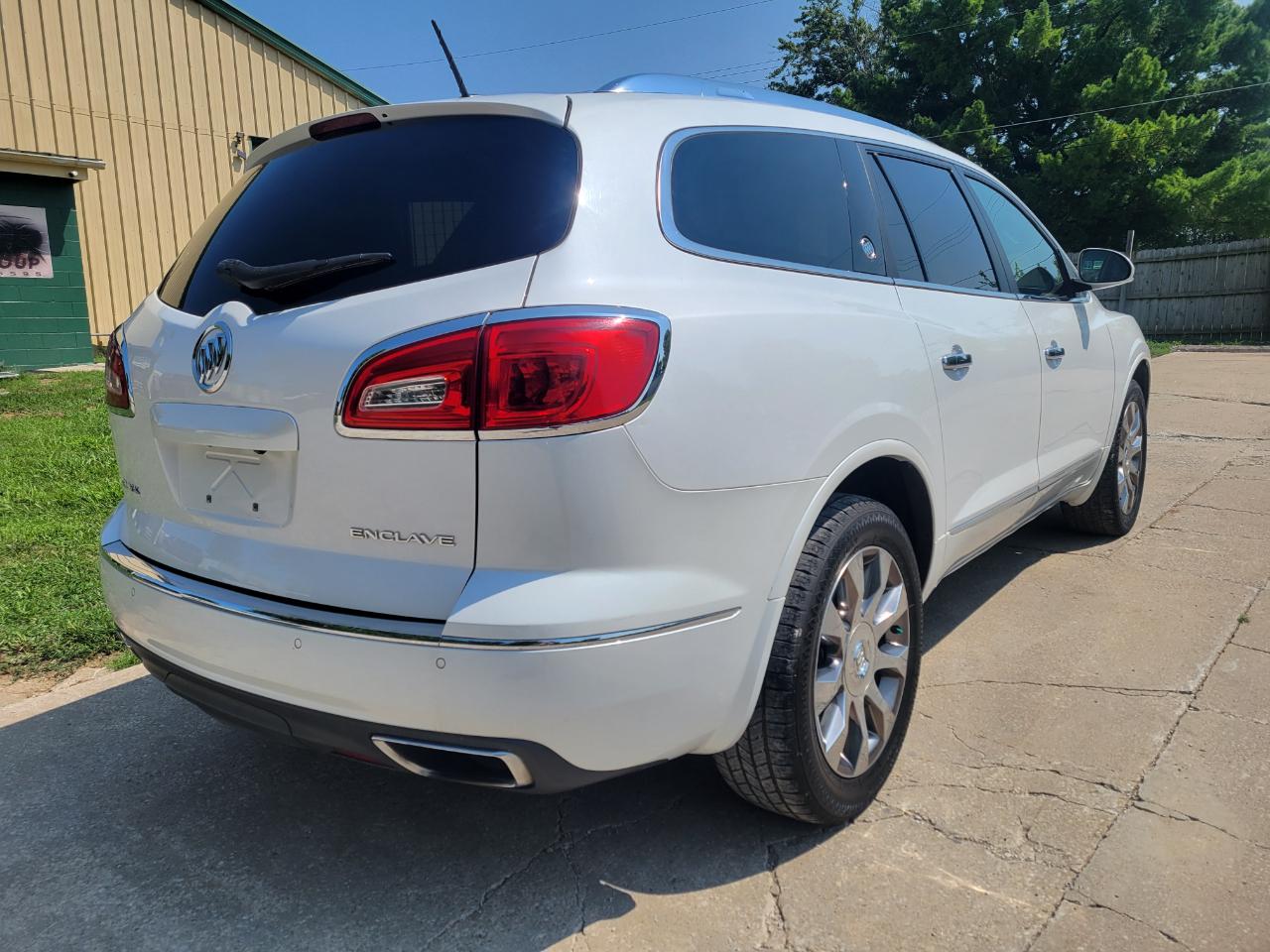 Buick Enclave FWD 4dr Leather 2017