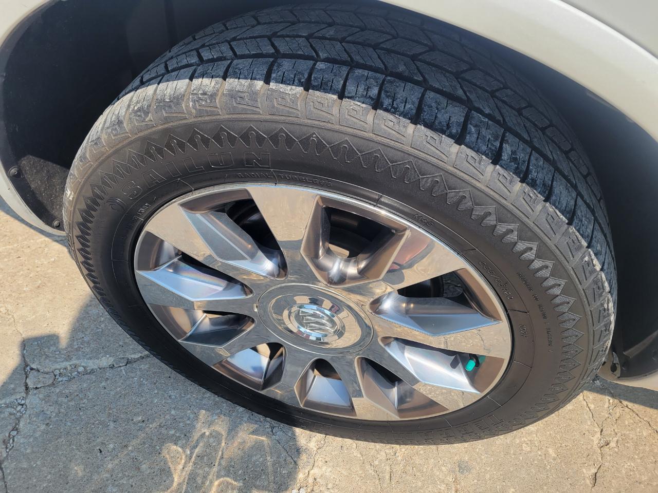 Buick Enclave FWD 4dr Leather 2017