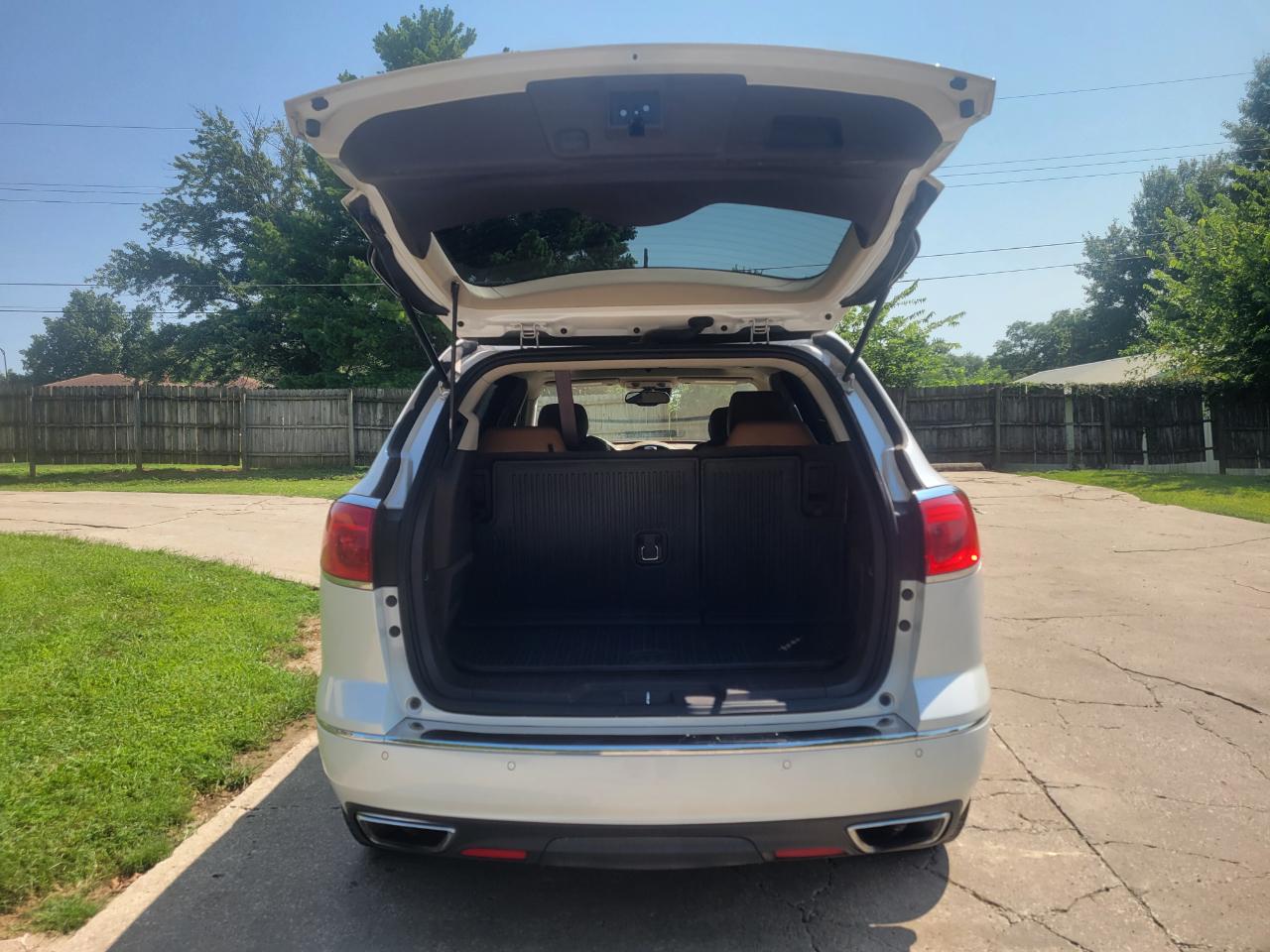 Buick Enclave FWD 4dr Leather 2017
