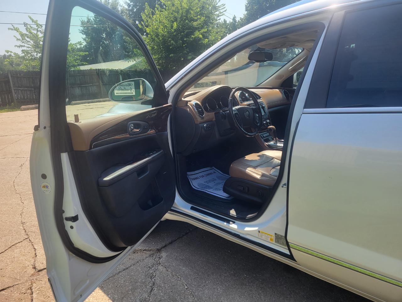 Buick Enclave FWD 4dr Leather 2017
