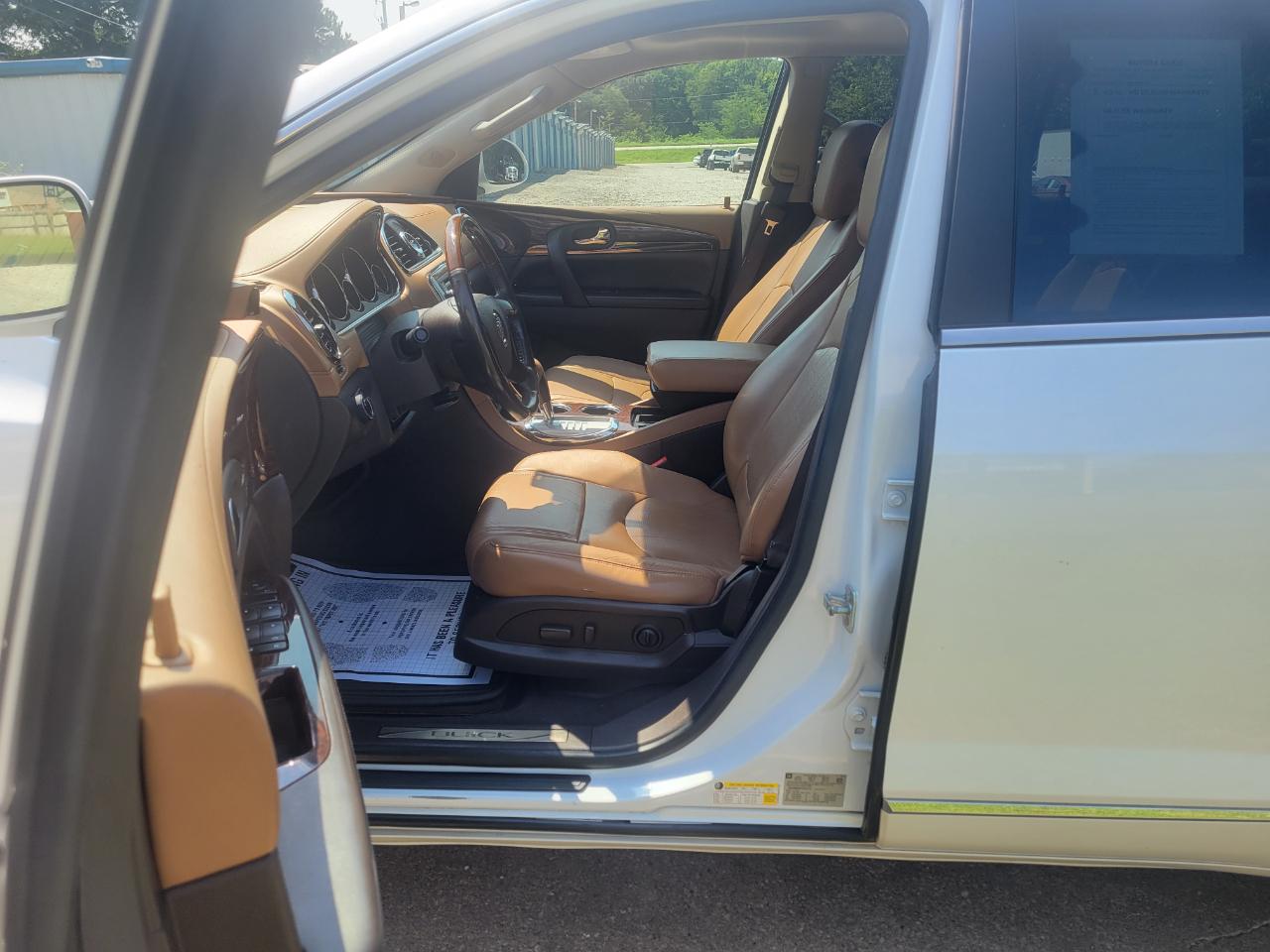 Buick Enclave FWD 4dr Leather 2017