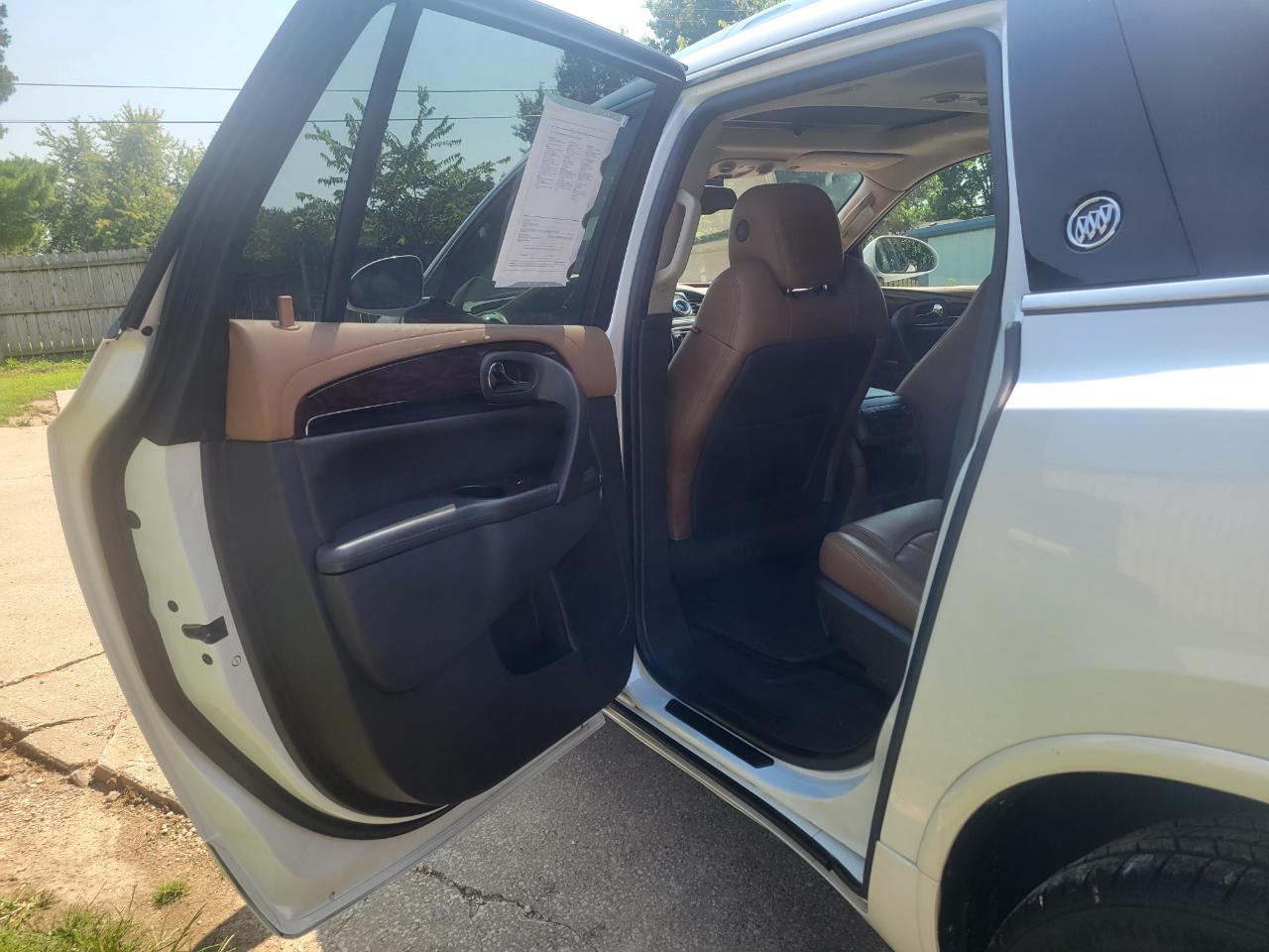 Buick Enclave FWD 4dr Leather 2017