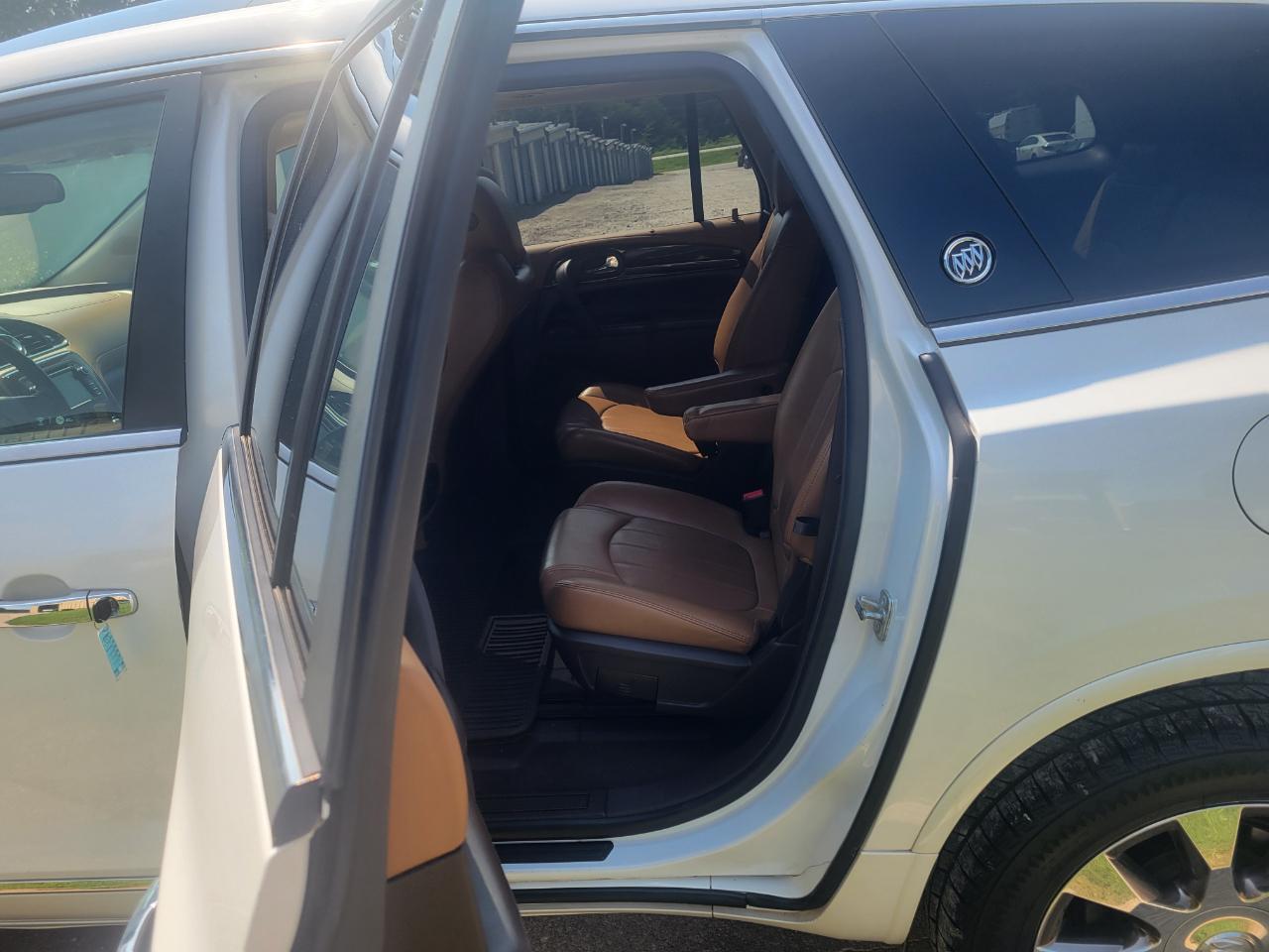 Buick Enclave FWD 4dr Leather 2017