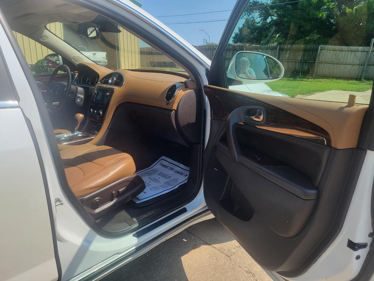Buick Enclave FWD 4dr Leather 2017