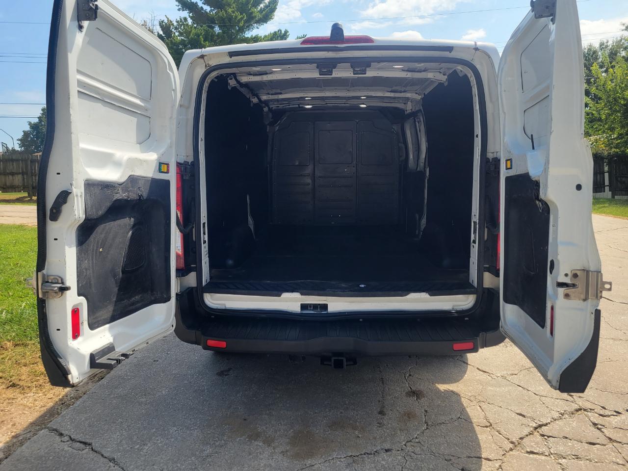 Ford Transit Cargo Van T-250 148" Low Rf 9000 GVWR Swing-Out RH Dr 2015