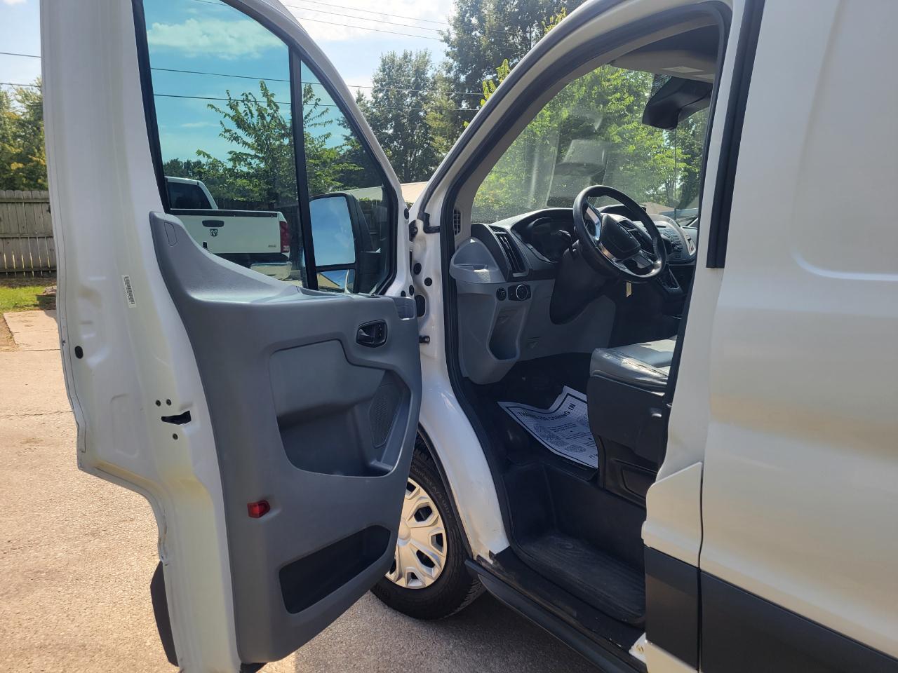 Ford Transit Cargo Van T-250 148" Low Rf 9000 GVWR Swing-Out RH Dr 2015