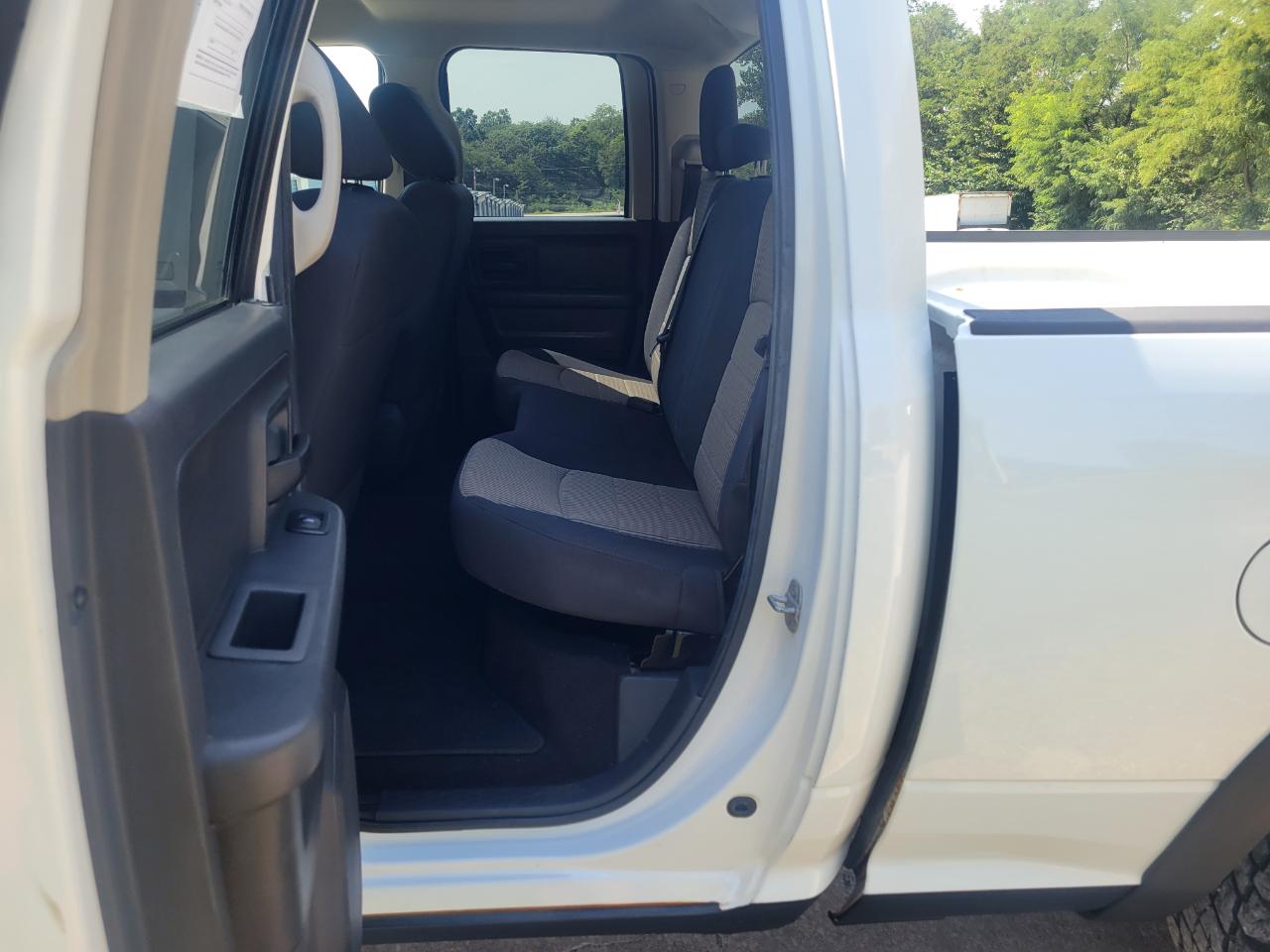 Dodge 1500 ST Quad Cab 4WD 2011