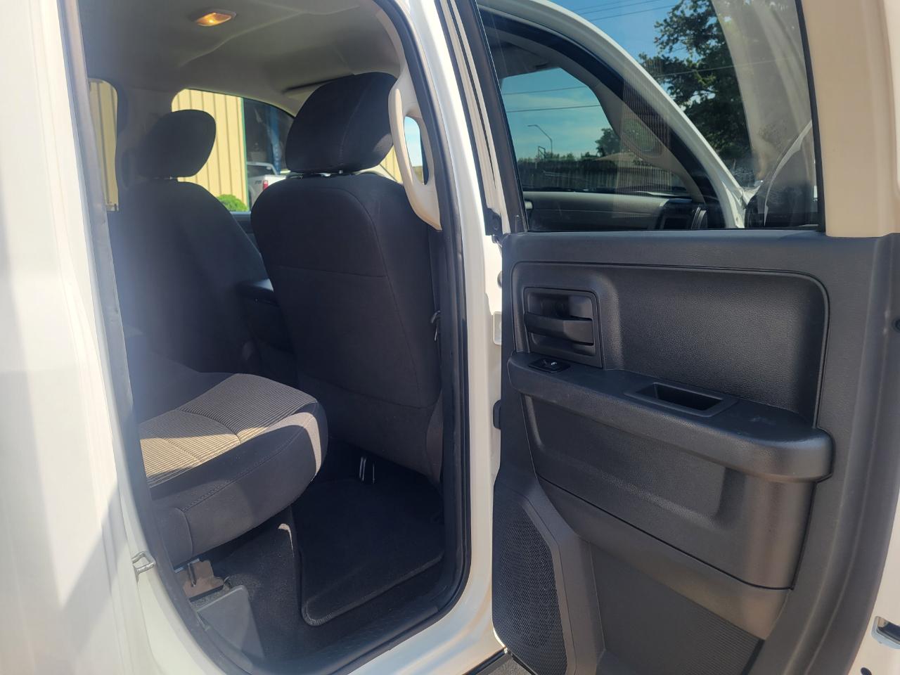 Dodge 1500 ST Quad Cab 4WD 2011