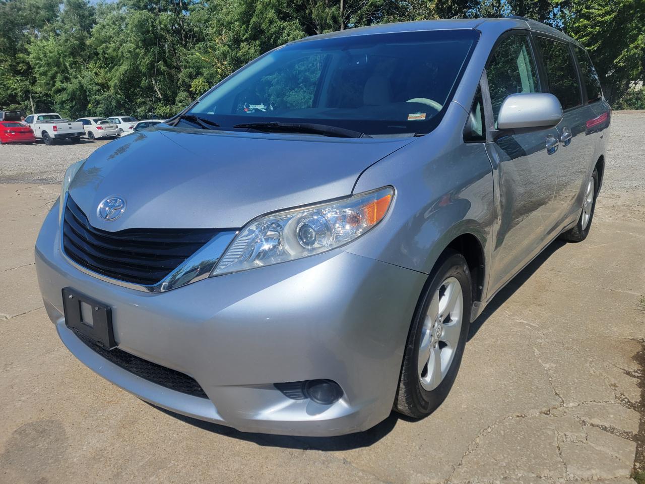 Toyota Sienna LE 7-Passenger Seating 2011