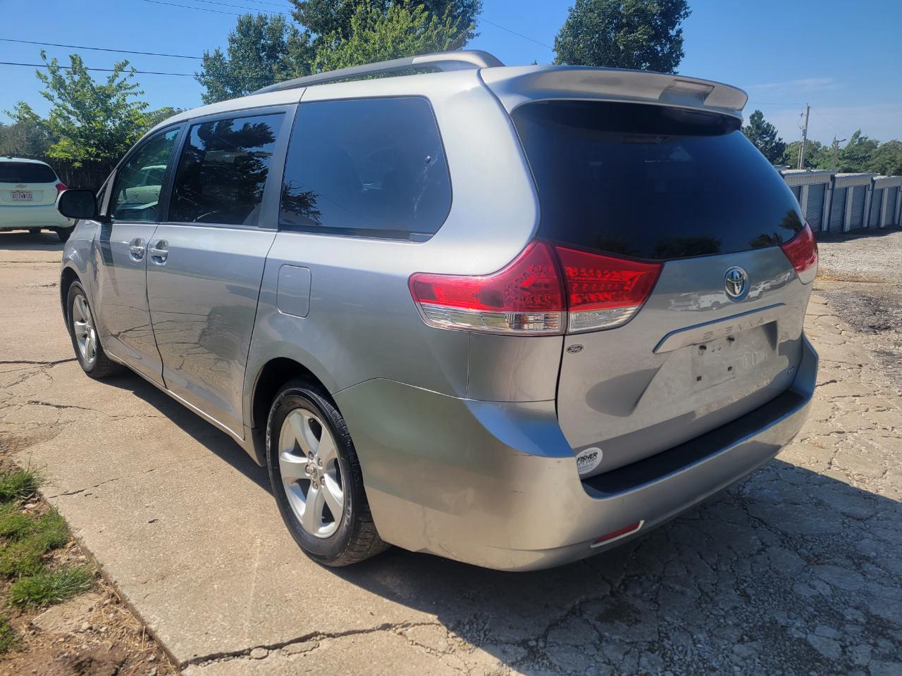 Toyota Sienna LE 7-Passenger Seating 2011