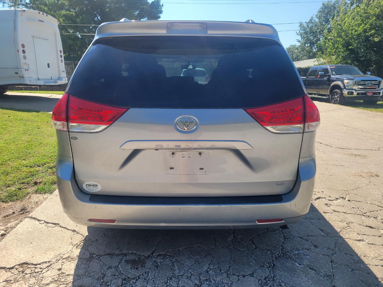 Toyota Sienna LE 7-Passenger Seating 2011