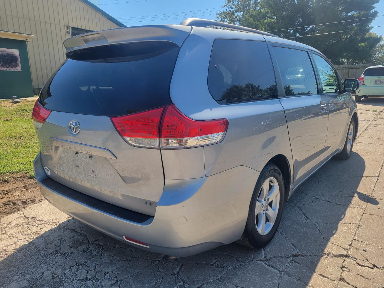 Toyota Sienna LE 7-Passenger Seating 2011