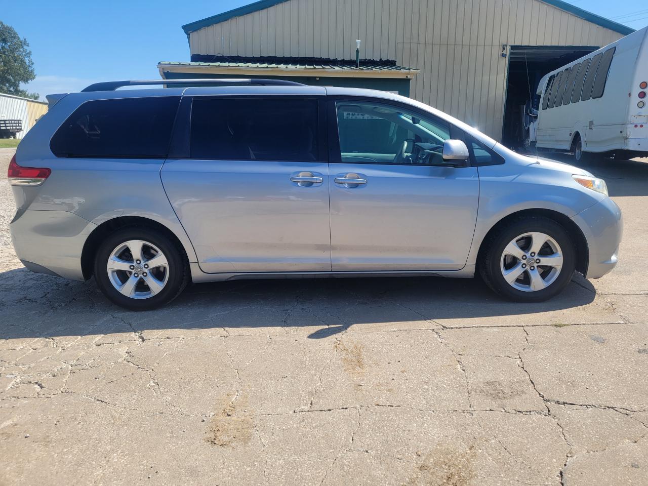 Toyota Sienna LE 7-Passenger Seating 2011
