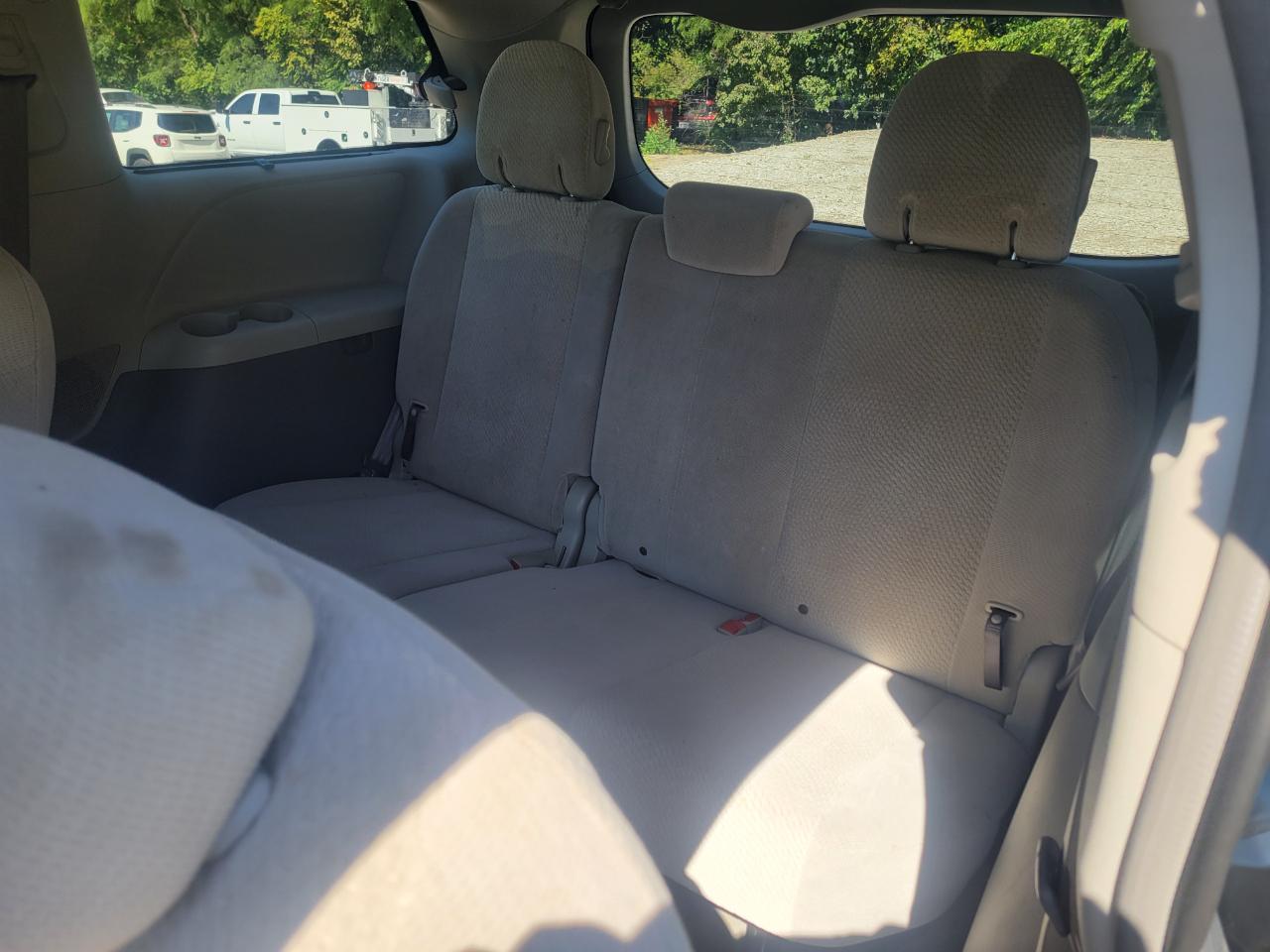Toyota Sienna LE 7-Passenger Seating 2011