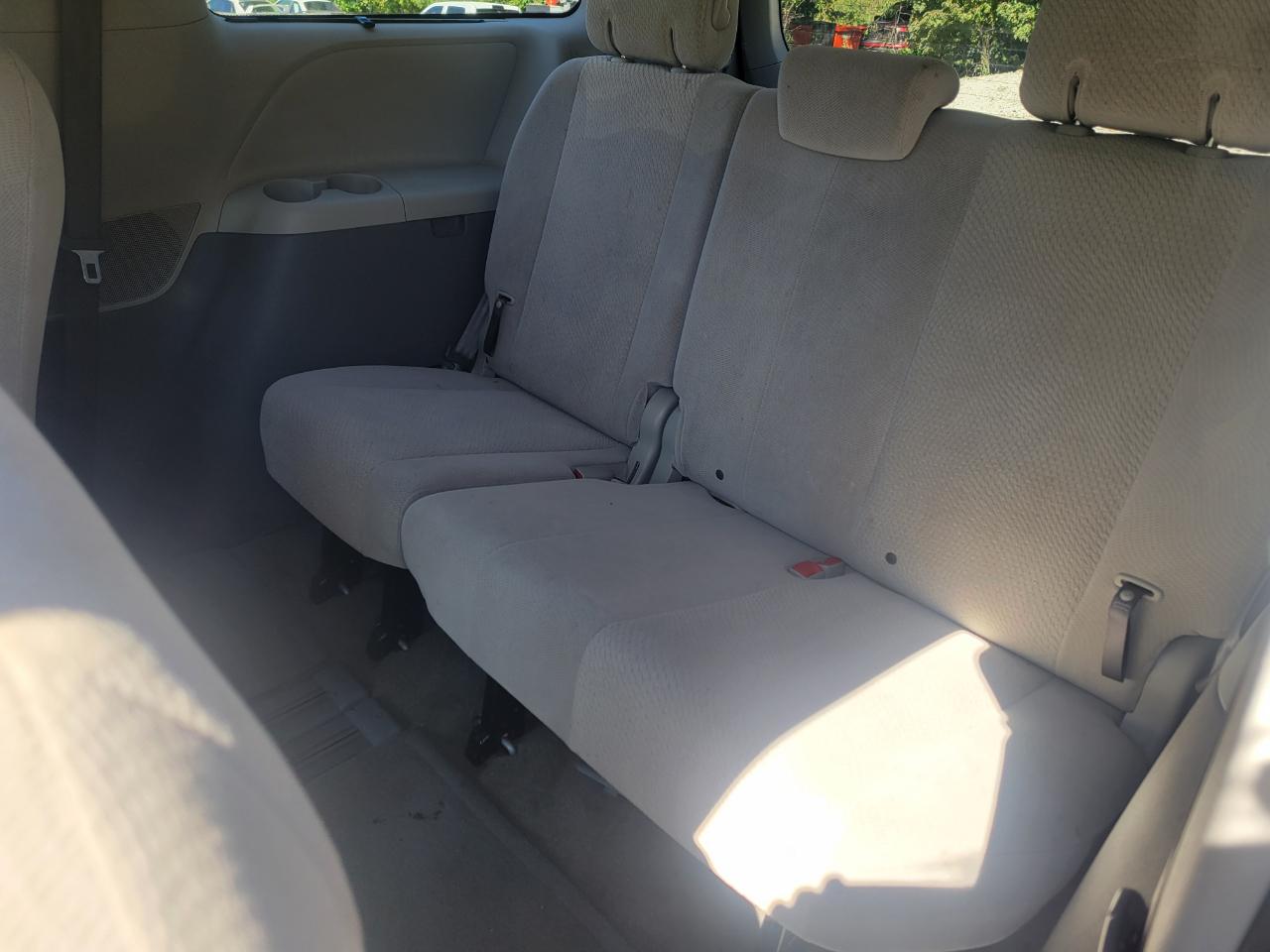 Toyota Sienna LE 7-Passenger Seating 2011