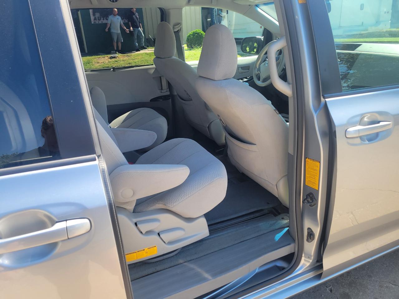Toyota Sienna LE 7-Passenger Seating 2011