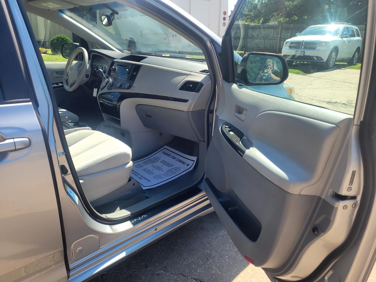 Toyota Sienna LE 7-Passenger Seating 2011