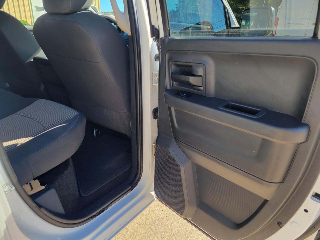 Dodge Ram 1500 ST Quad Cab 4WD 2010