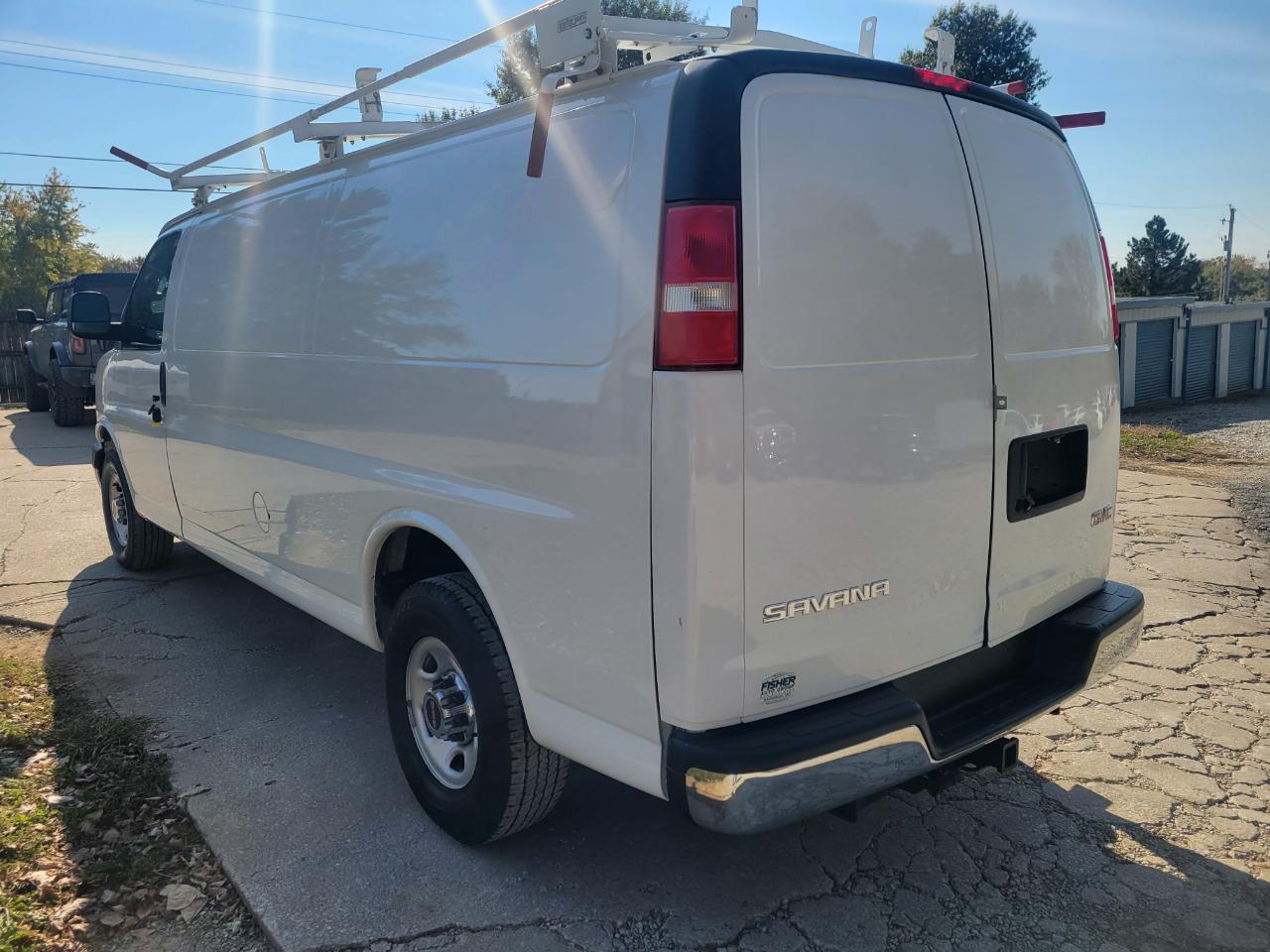 GMC Savana Cargo Van 2500 135" WB 2017