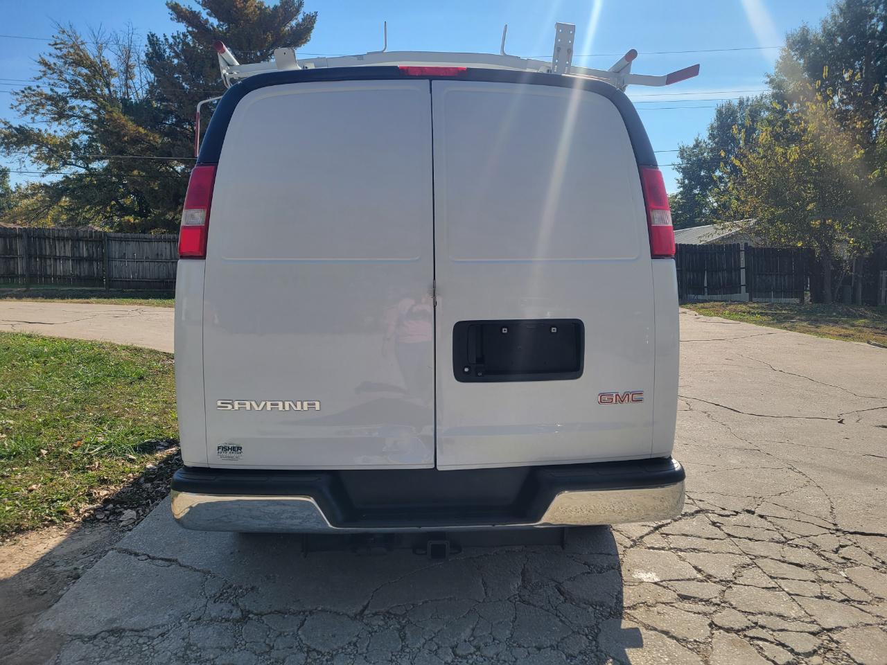 GMC Savana Cargo Van 2500 135" WB 2017