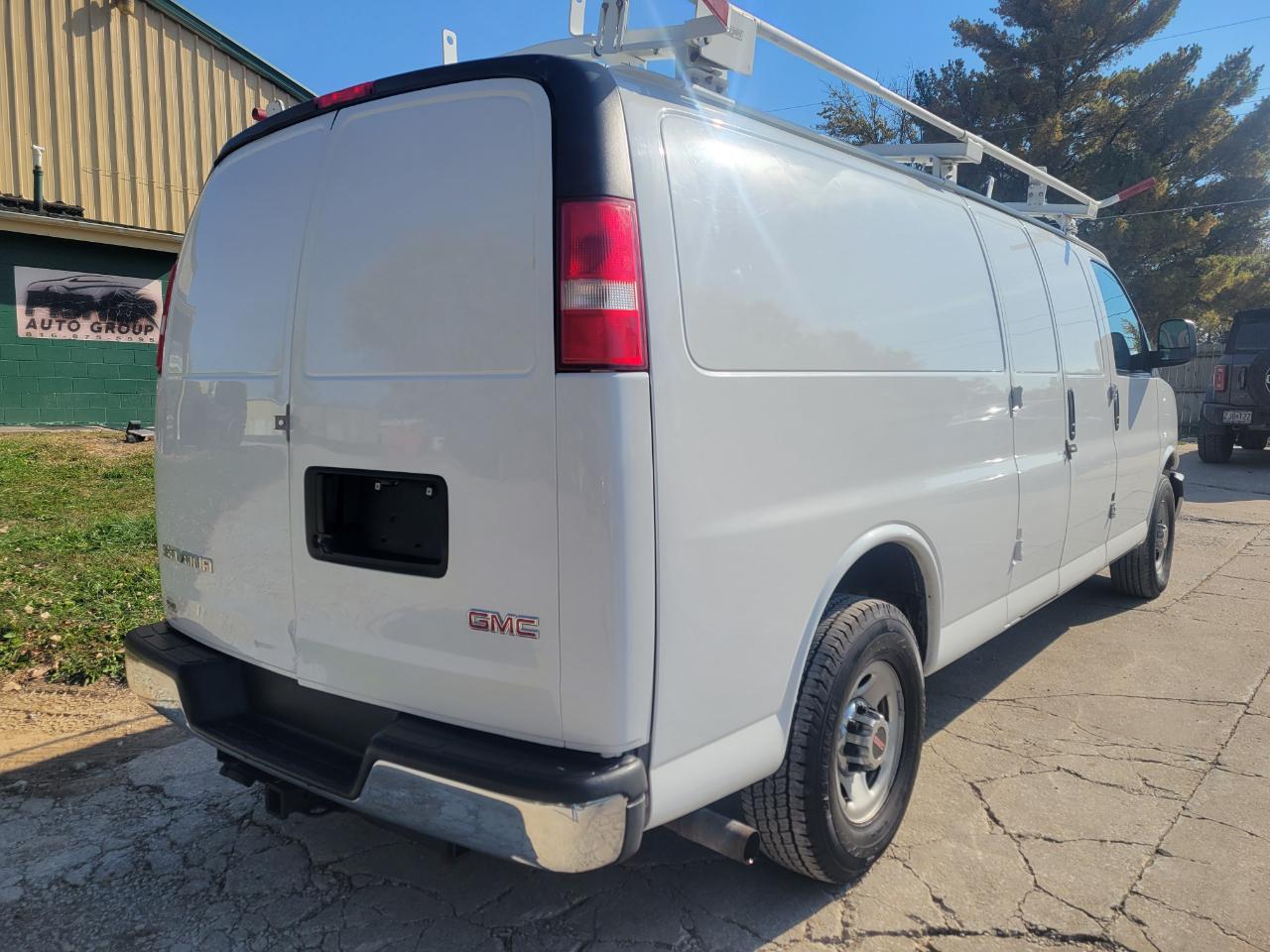 GMC Savana Cargo Van 2500 135" WB 2017