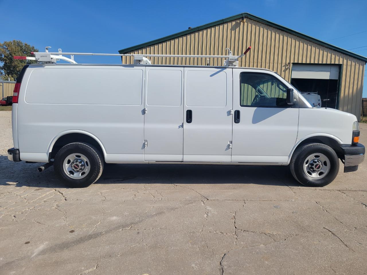 GMC Savana Cargo Van 2500 135" WB 2017