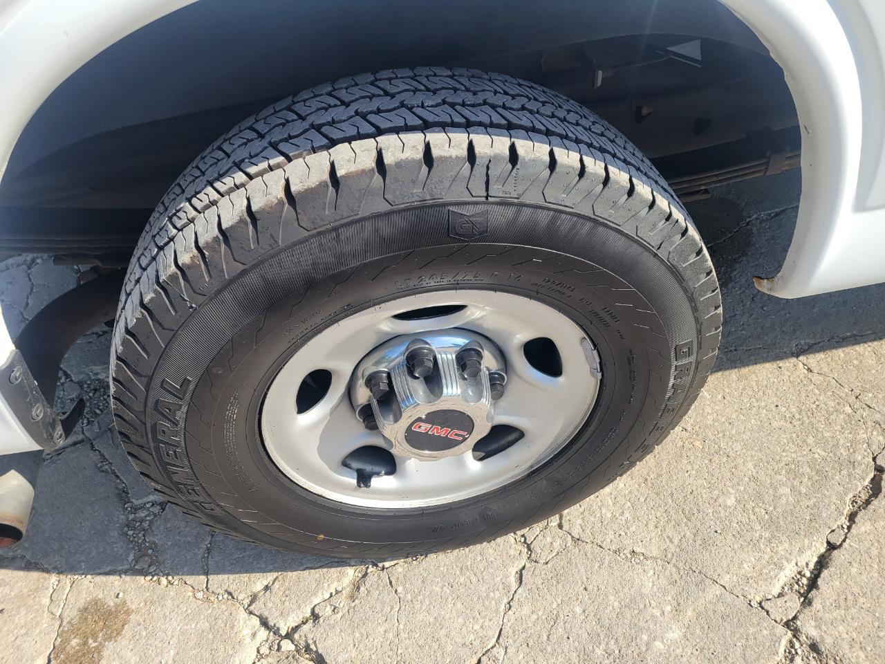 GMC Savana Cargo Van 2500 135" WB 2017