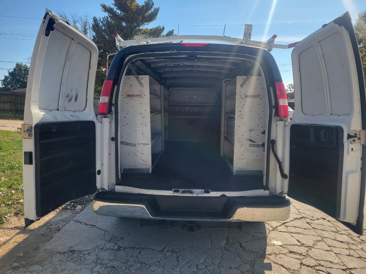GMC Savana Cargo Van 2500 135" WB 2017