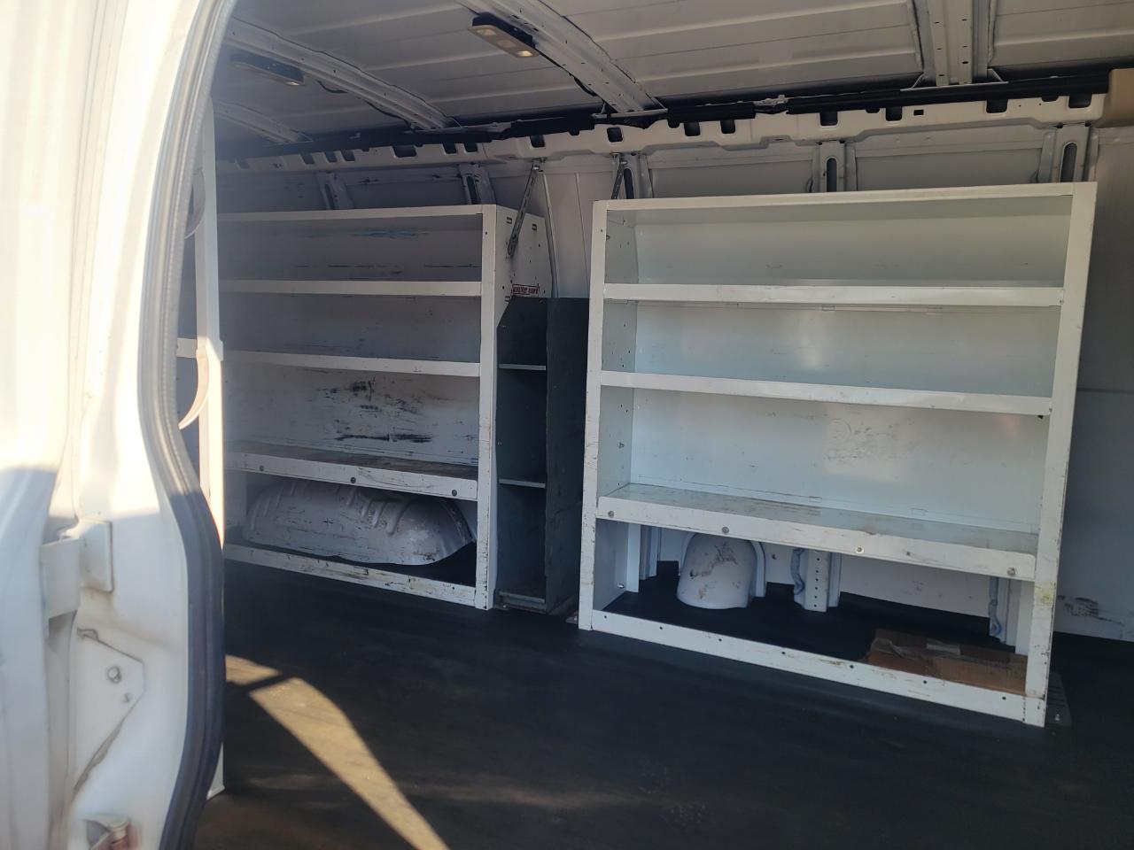 GMC Savana Cargo Van 2500 135" WB 2017