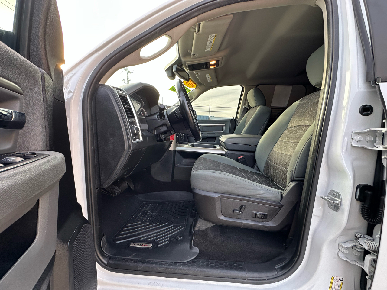 RAM 1500 2WD Crew Cab 140.5" Lone Star 2016