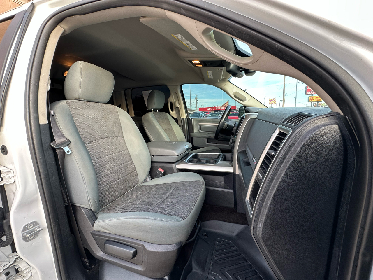 RAM 1500 2WD Crew Cab 140.5" Lone Star 2016