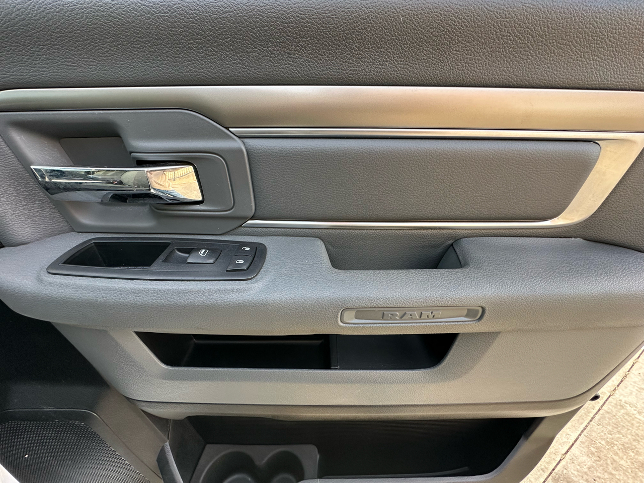 RAM 1500 2WD Crew Cab 140.5" Lone Star 2016