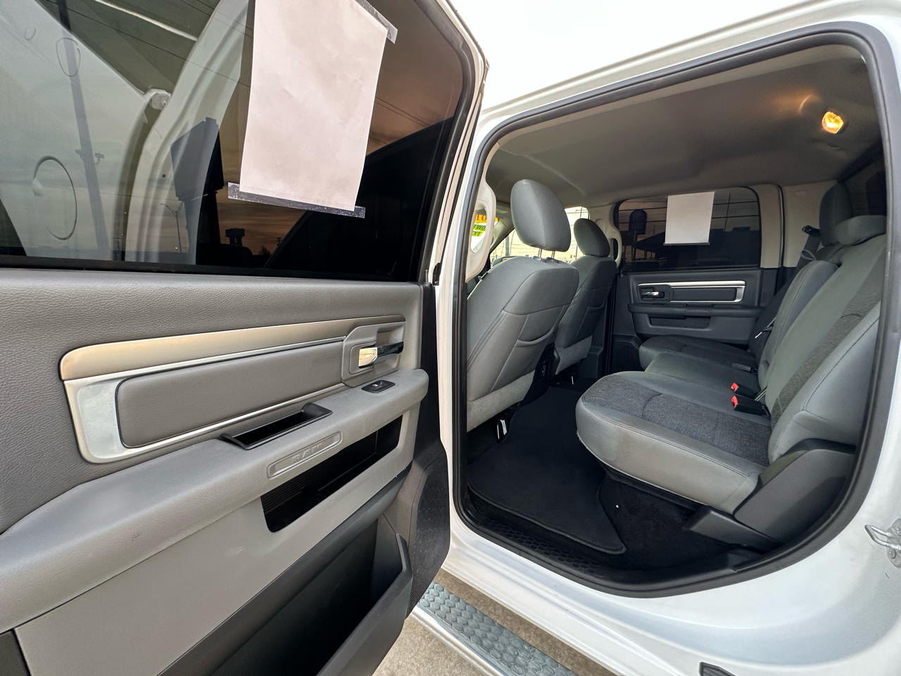 RAM 1500 2WD Crew Cab 140.5" Lone Star 2016