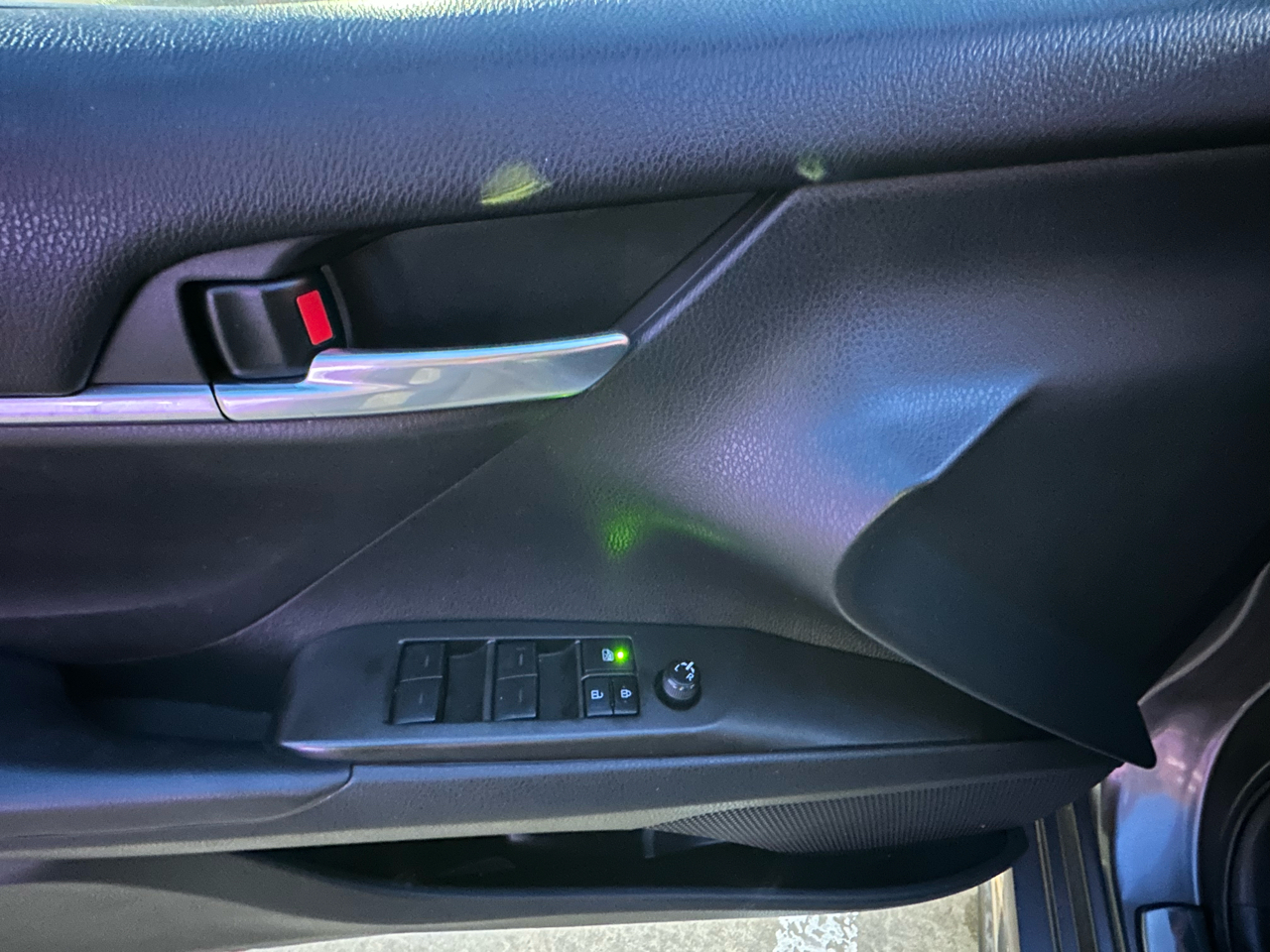 Toyota Camry SE Auto (Natl) 2023