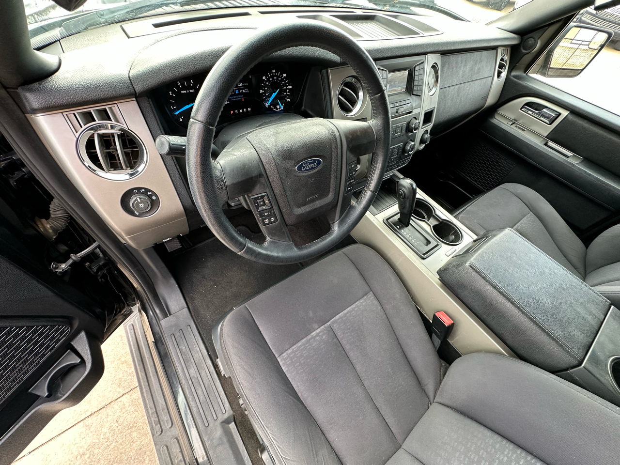 Ford Expedition 2WD 4dr XLT 2015