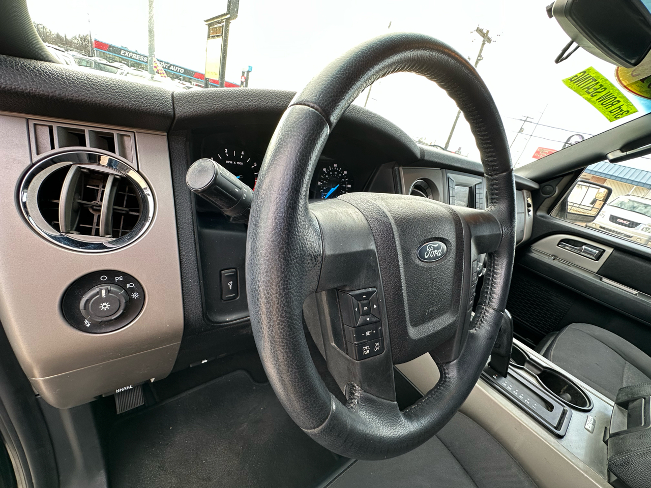 Ford Expedition 2WD 4dr XLT 2015