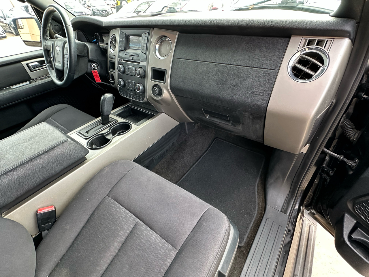 Ford Expedition 2WD 4dr XLT 2015