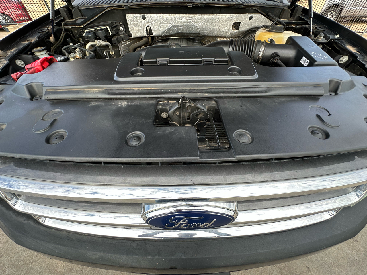 Ford Expedition 2WD 4dr XLT 2015