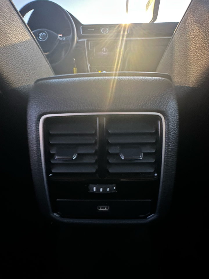 Volkswagen Passat 4dr Sdn 1.8T Auto SE 2016