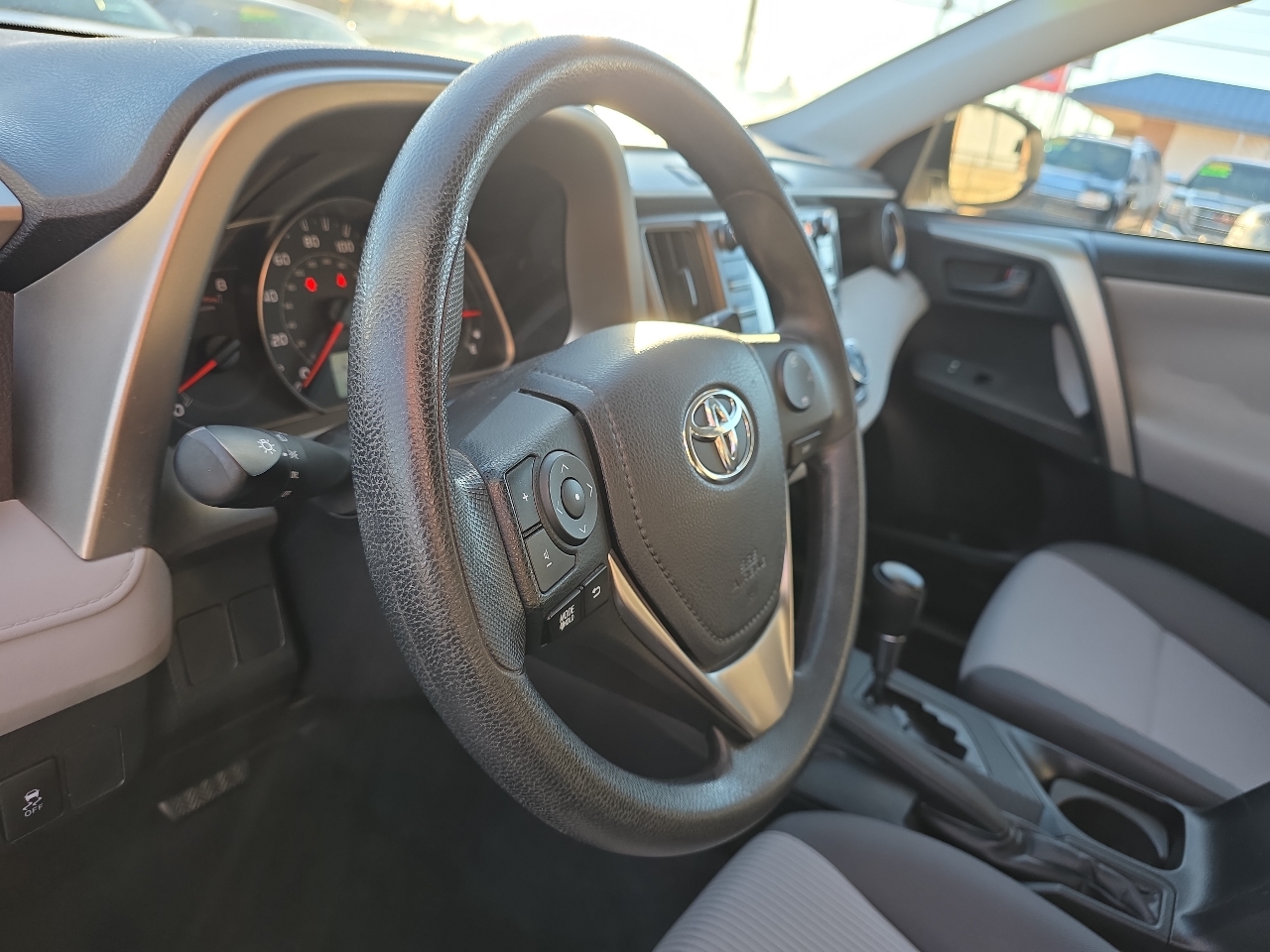 Toyota RAV4 FWD 4dr LE (Natl) 2015