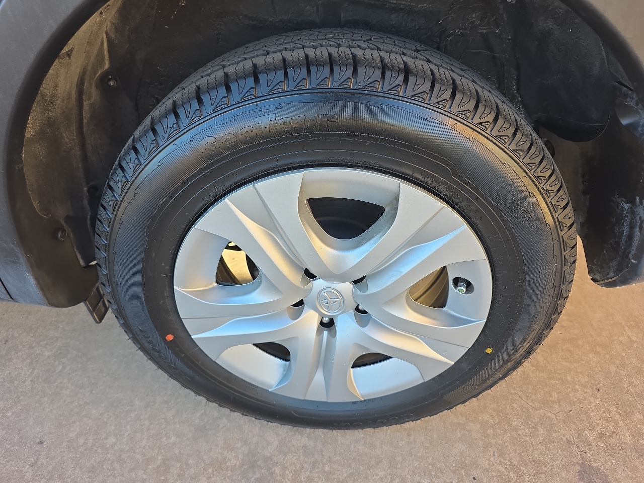 Toyota RAV4 FWD 4dr LE (Natl) 2015