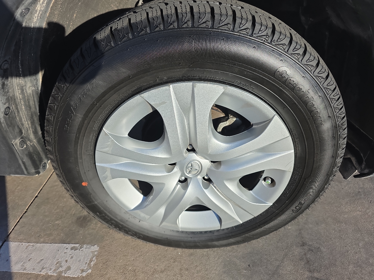 Toyota RAV4 FWD 4dr LE (Natl) 2015