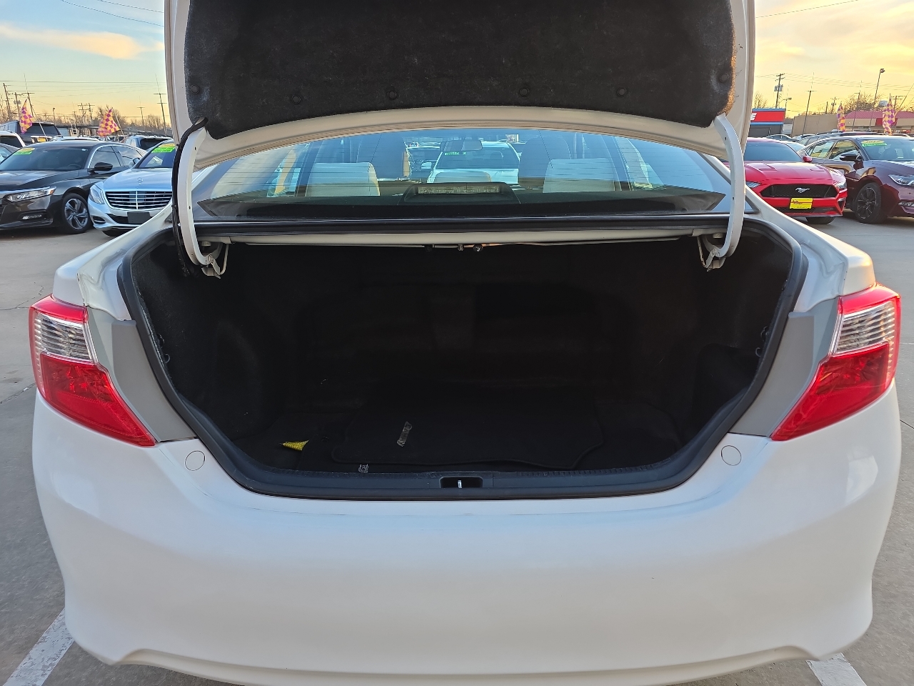 Toyota Camry Hybrid 4dr Sdn LE (Natl) 2013