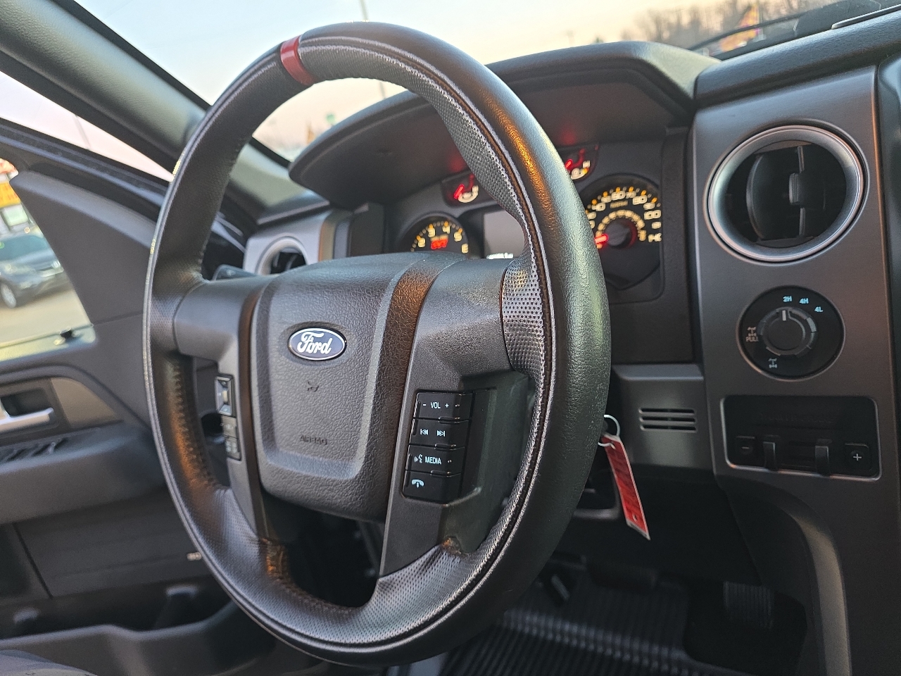 Ford F-150 4WD SuperCrew 145" SVT Raptor 2014