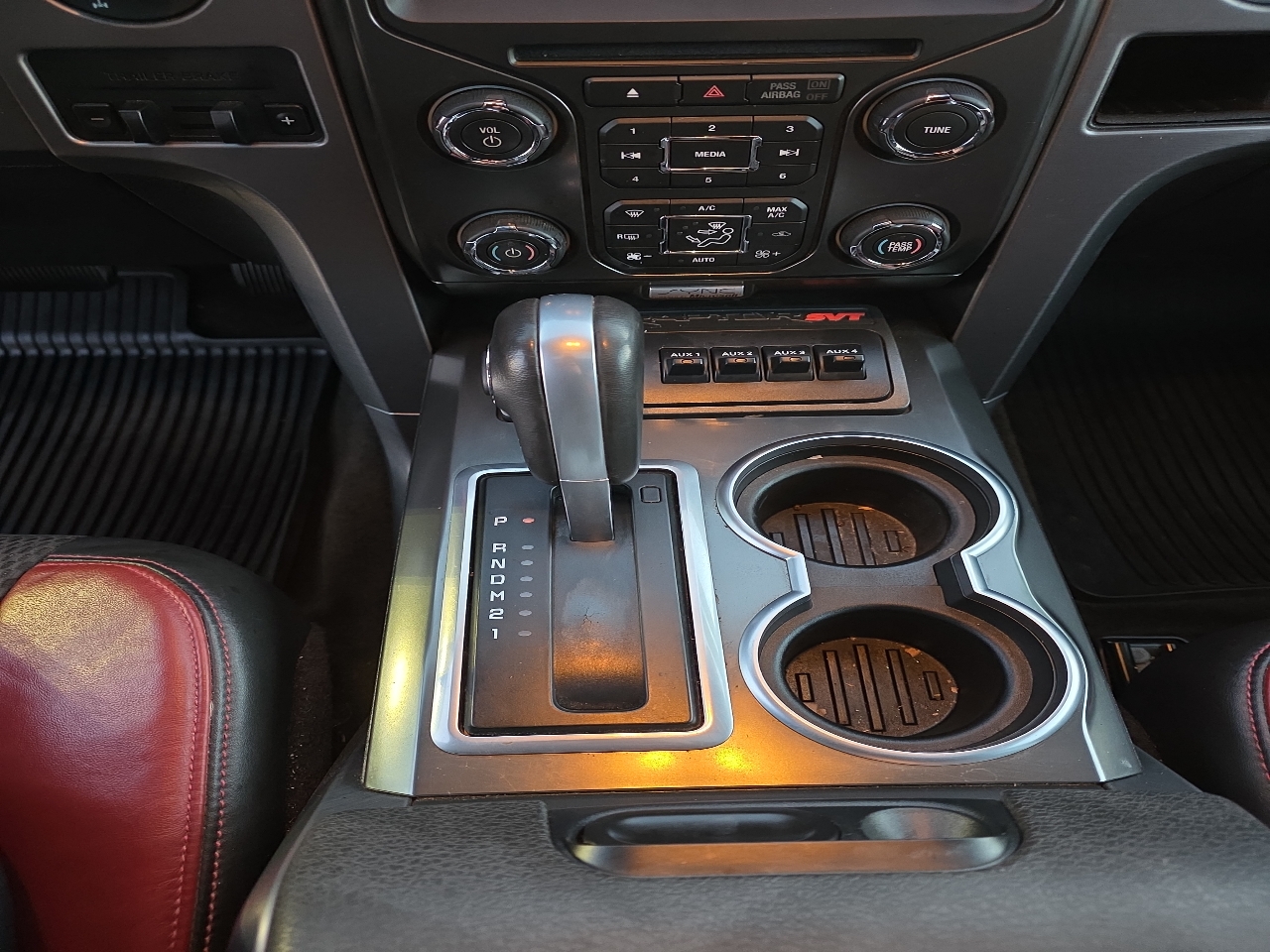 Ford F-150 4WD SuperCrew 145" SVT Raptor 2014